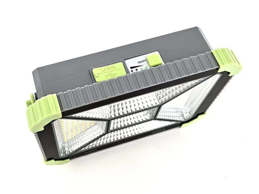 Solarni reflektor sa odvojenim panelom